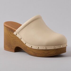 American Eagle Outfitters Clogs